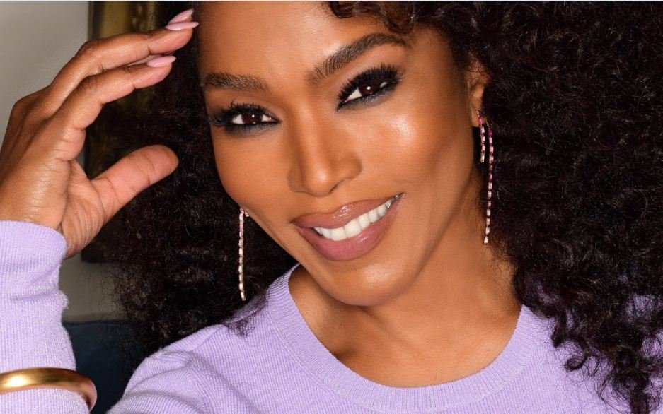 Angela Bassett - Name, age, height, hometown, famous movies, current relationship, awards.