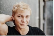 Julius Nitschkoff – Name, age, height, hometown, famous movies, current relationship, awards.